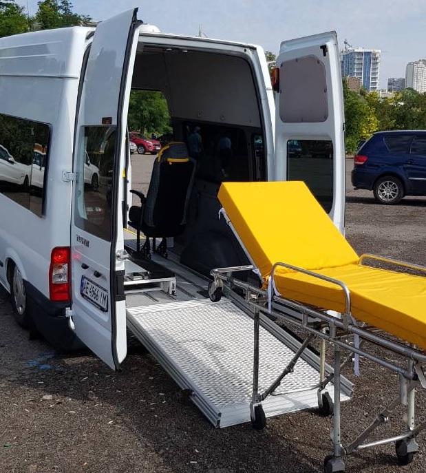 перевозка лежачих больных - https://helptaxi.com.ua/